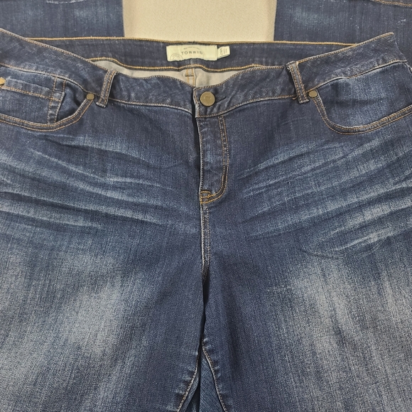 Torrid Relaxed Bootcut Stretch Denim Jeans Med Wash 24R - Picture 3 of 13